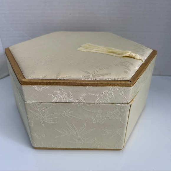 Gold fabric hexagon keepsake box - Picture 12 of 14
